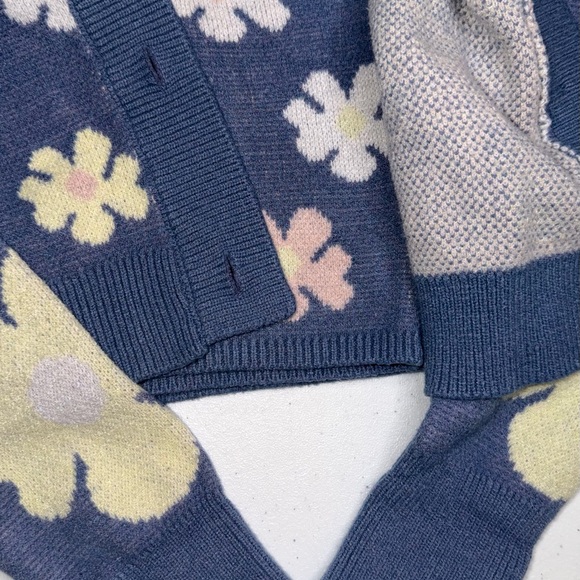 Floral Patterned Blue Cardigan - Picture 8 of 16